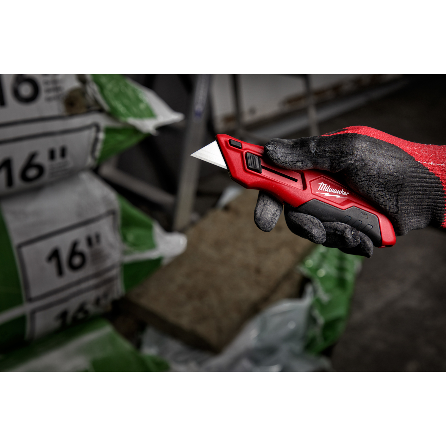 Milwaukee 6.74 in. Side Slide Utility Knife Red 1 pc