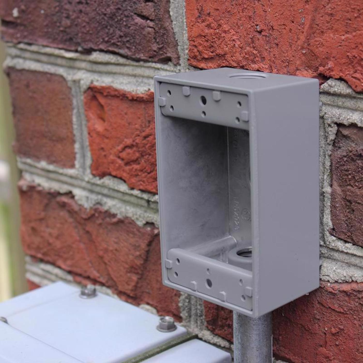 Sigma Engineered Solutions New Work 18.3 cu in Rectangle Metallic Weatherproof Box Gray