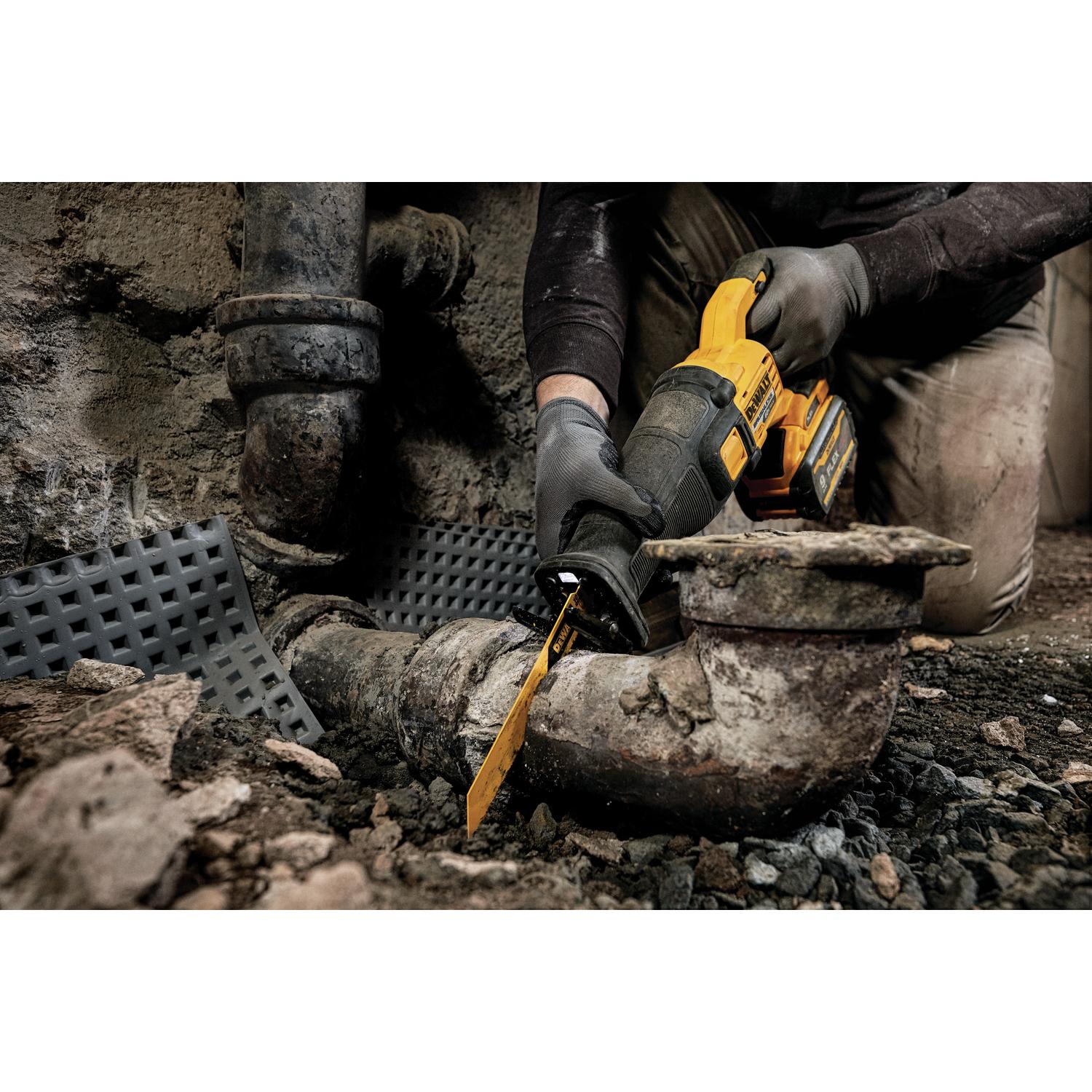 DeWalt 60V MAX FLEXVOLT Cordless Brushless Reciprocating Saw Kit (Battery & Charger)