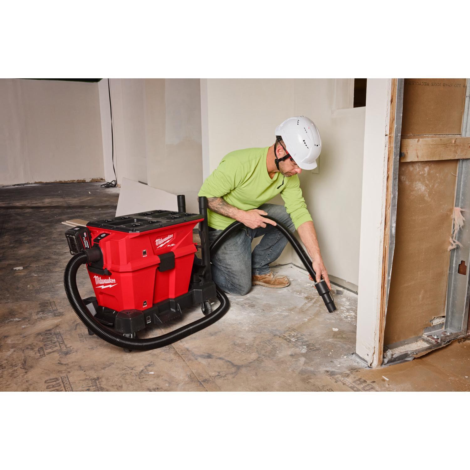 Milwaukee M18 6 gal Cordless Wet/Dry Vacuum Kit