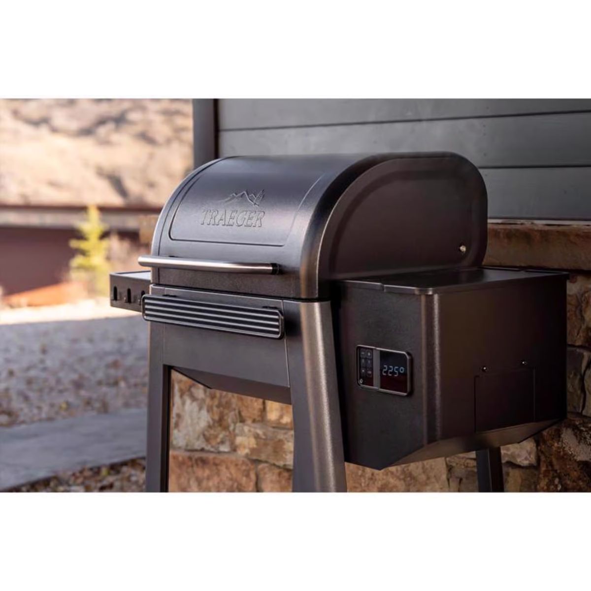 Traeger TFB65YLJU Pellet Grill, 637.37 sq-in Primary Cooking Surface, Steel Body, Black/Silver