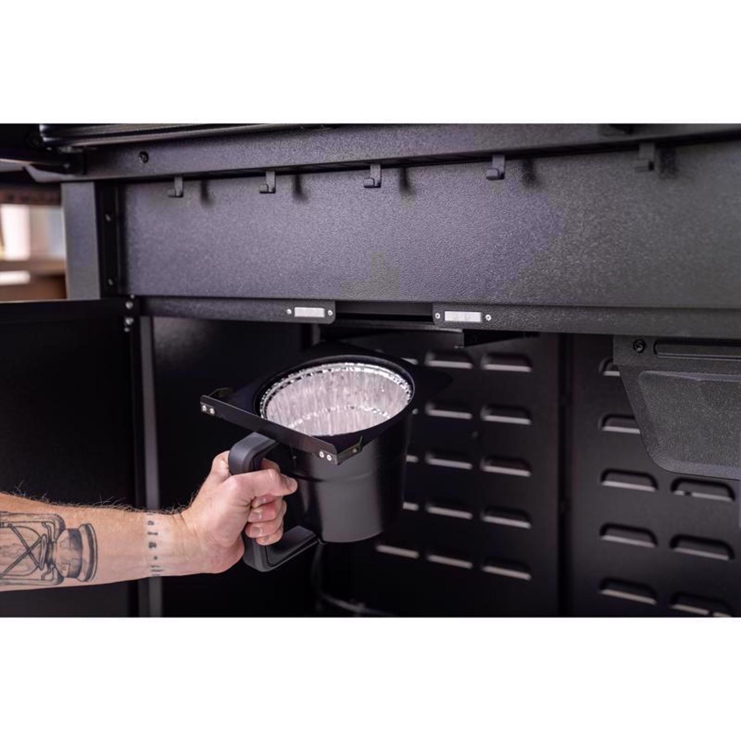 Traeger Woodridge Elite Wood Pellet WiFi Grill Black