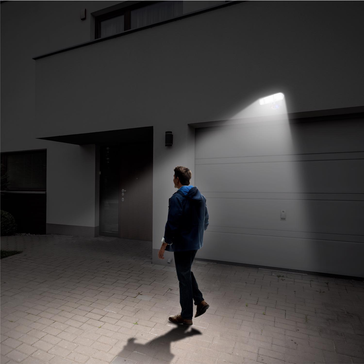 Swann Alpha Motion-Sensing Battery Powered LED Black Security Floodlight