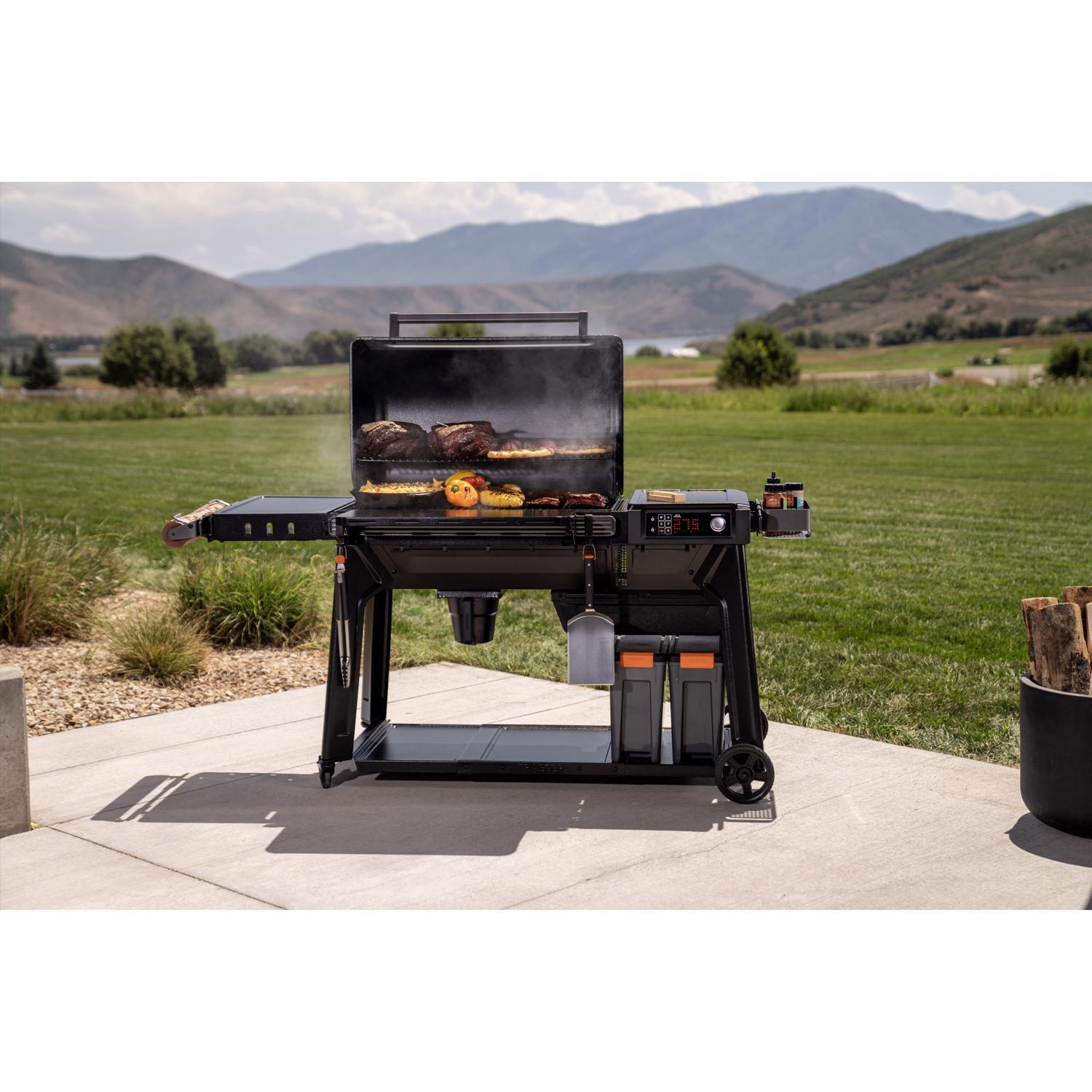 Traeger Woodridge Pro Wood Pellet WiFi Grill Black