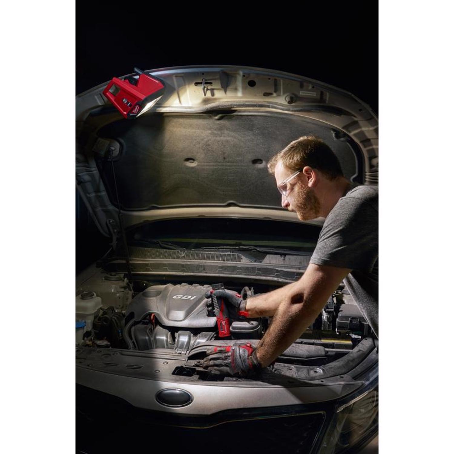 Milwaukee M12 Rover 1000 lm LED Battery Handheld Flood Light