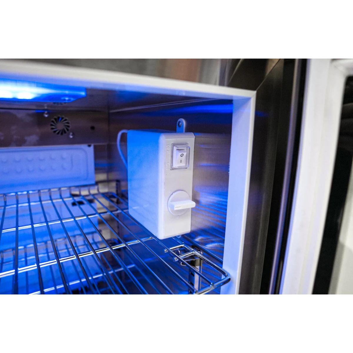 Mont Alpi Outdoor Refrigerator / Lockable, Blue LED Lights