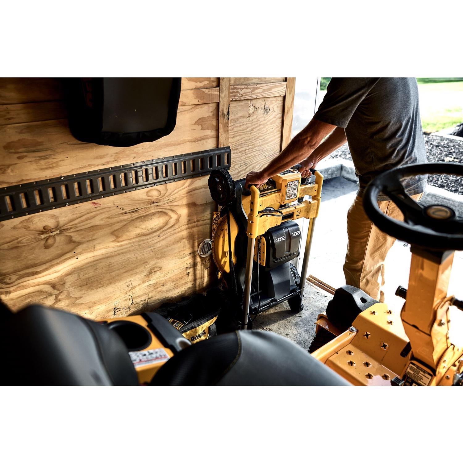 DeWalt 2X20V MAX DCMWSP256U2 21 in. 20 V Battery Self-Propelled Lawn Mower Kit (Battery & Charger)