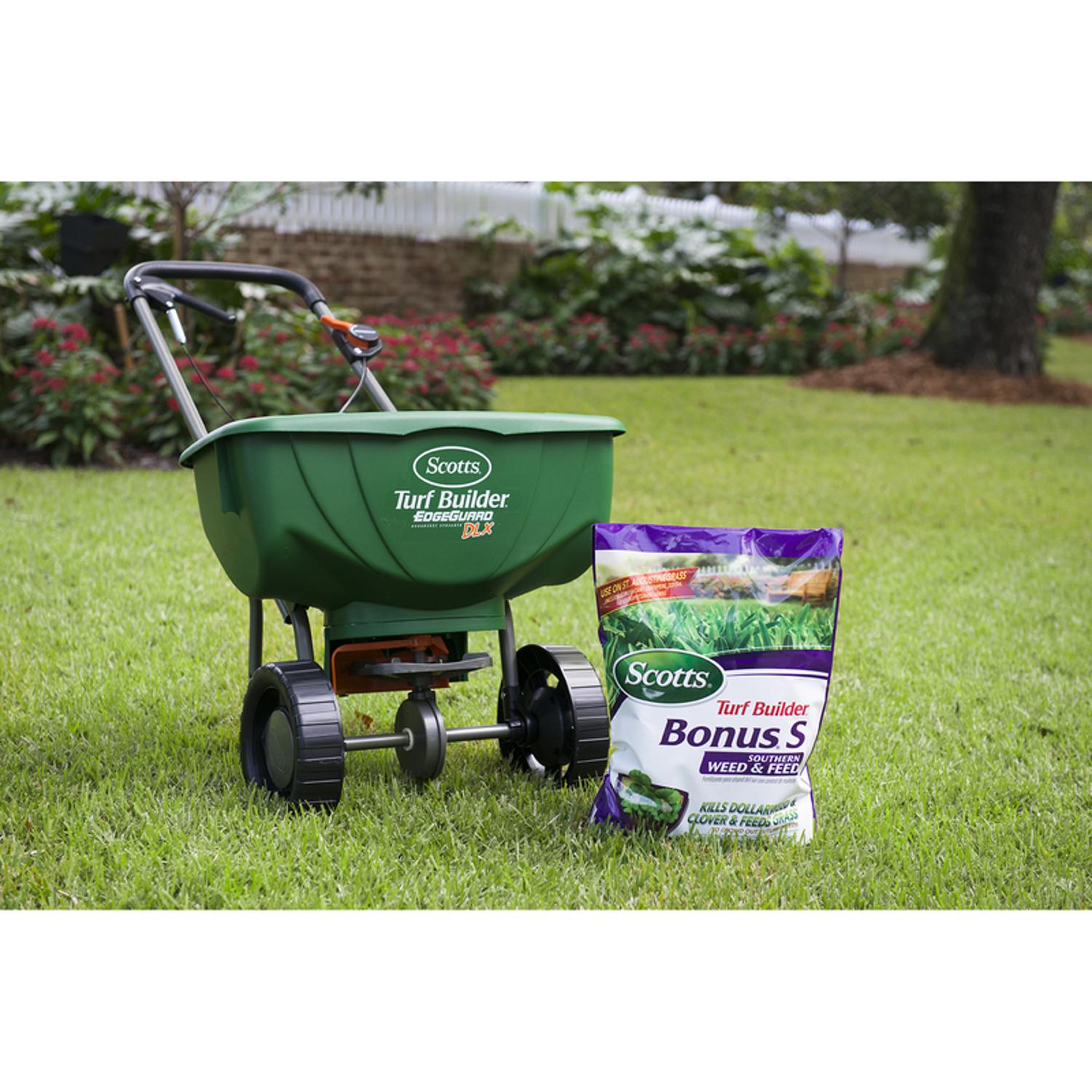 Scotts Turf Builder Bonus S Weed & Feed Southern Lawn Food For Multiple Grass Types 5000 sq ft