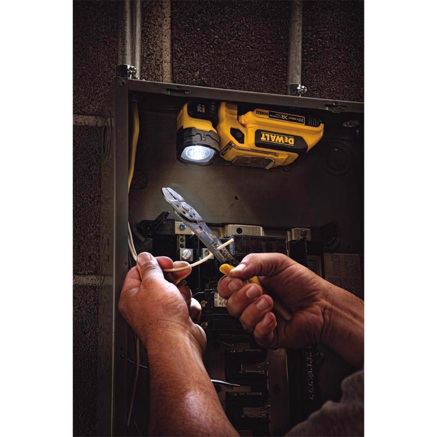 DeWalt 20V MAX 160 lm Black/Yellow LED Rechargeable Work Light Flashlight
